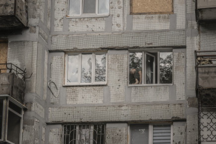 Restoring homes and hope near the frontline in Ukraine